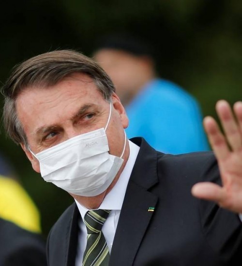 Bolsonaro veta uso obrigatório de máscara em prisões.