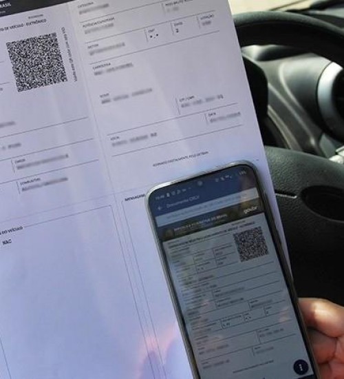 Brasil extingue documento de licenciamento do veículo em papel moeda.