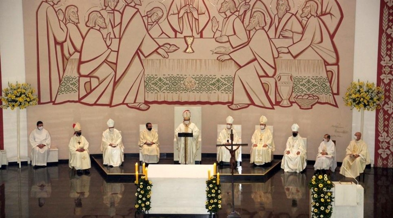 Em missa com participação restrita, Dom Adimir assume a Diocese de Erechim.