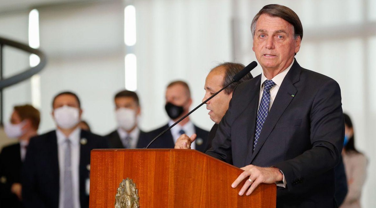 Bolsonaro fala em estender auxílio emergencial até o final do ano.