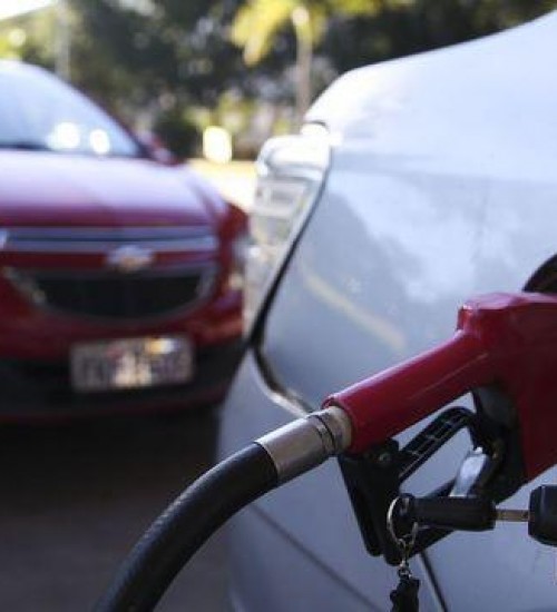 Petrobras aumenta os preços da gasolina e do diesel nas refinarias.