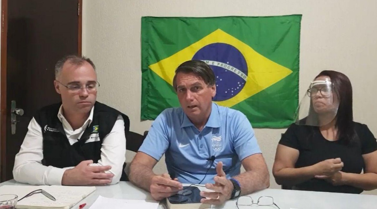 Bolsonaro diz que vai decidir pessoalmente sobre adoção do 5G no país.