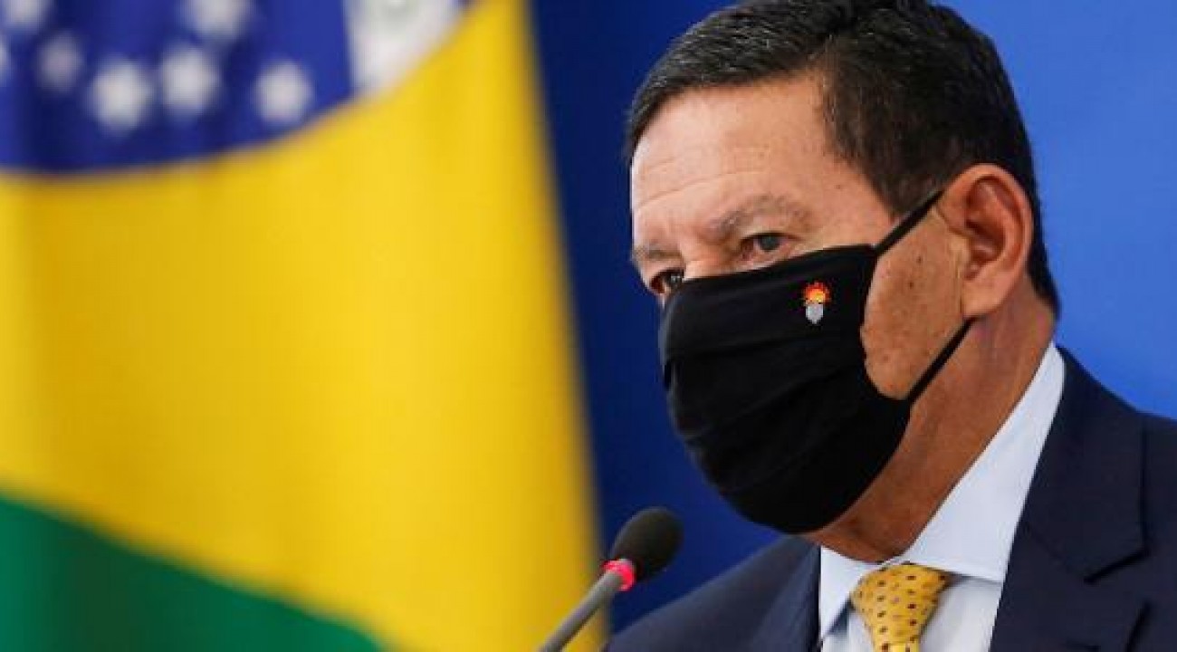 Mourão revela que trabalha para ser vice de Bolsonaro em 2022.