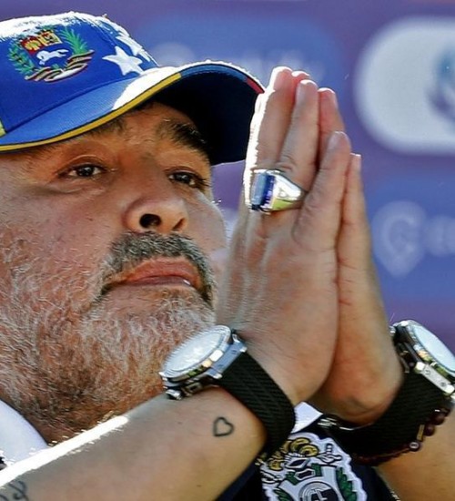 Morre Diego Armando Maradona aos 60 anos.