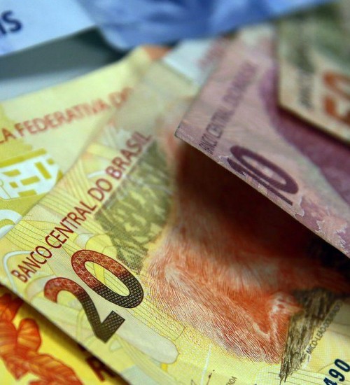 Salário mínimo do brasileiro deverá chegar a R$ 1.087 em 2021.