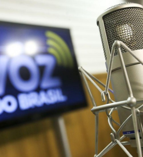 Voz do Brasil voltará a ter horário fixo, decide STF.