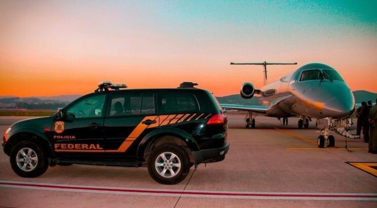 Operação da PF investiga envio de drogas em aviões da FAB.