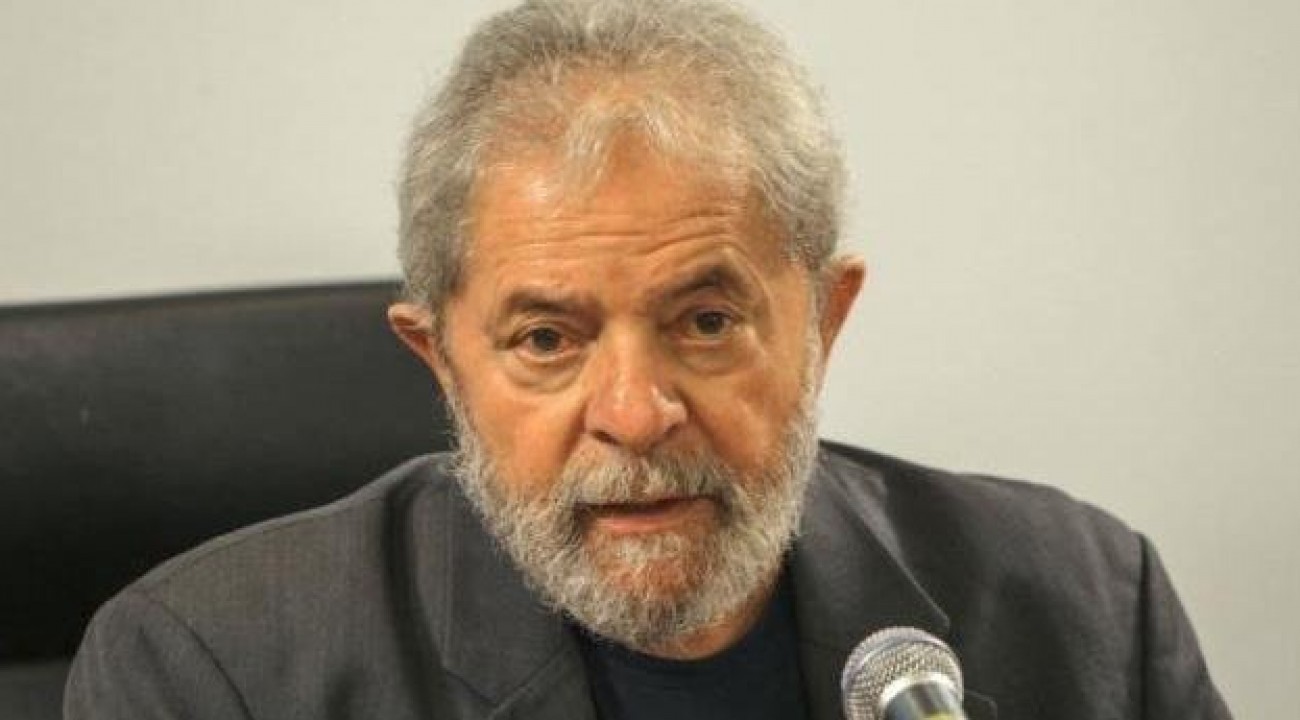 Fachin anula condenações de Lula e torna ex-presidente elegível.