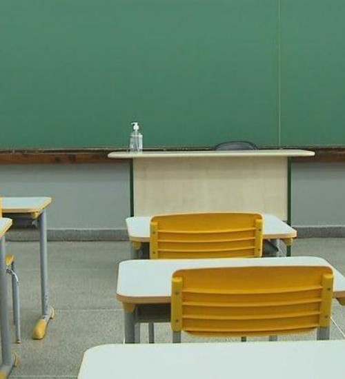 Governo federal elabora portaria para abertura de todas as escolas em agosto.