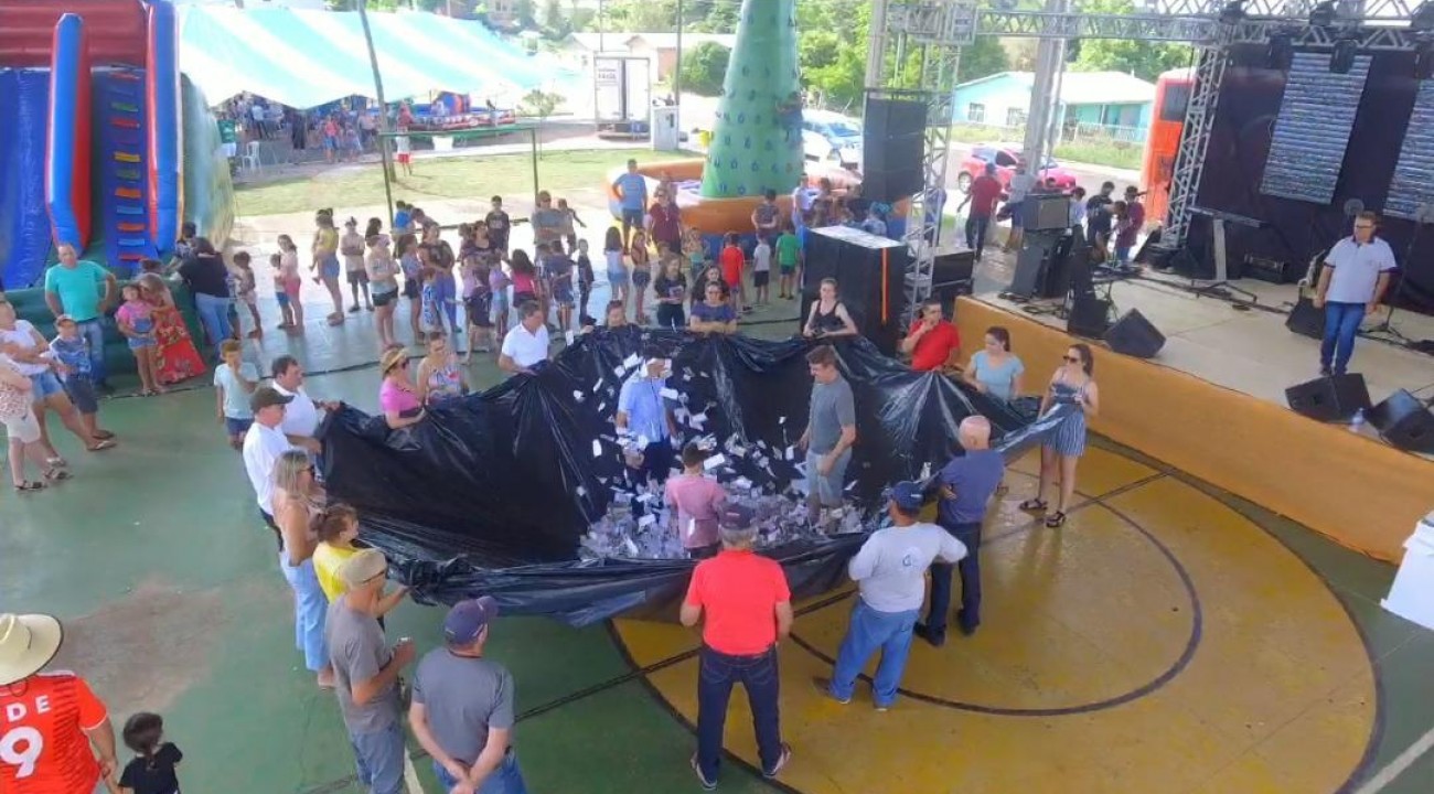 Itatiba do Sul realiza a programação do natal e sorteio do programa nota premiada.