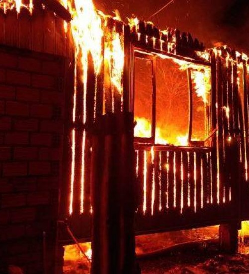 Casa é consumida pelo fogo no interior de São Valentim.