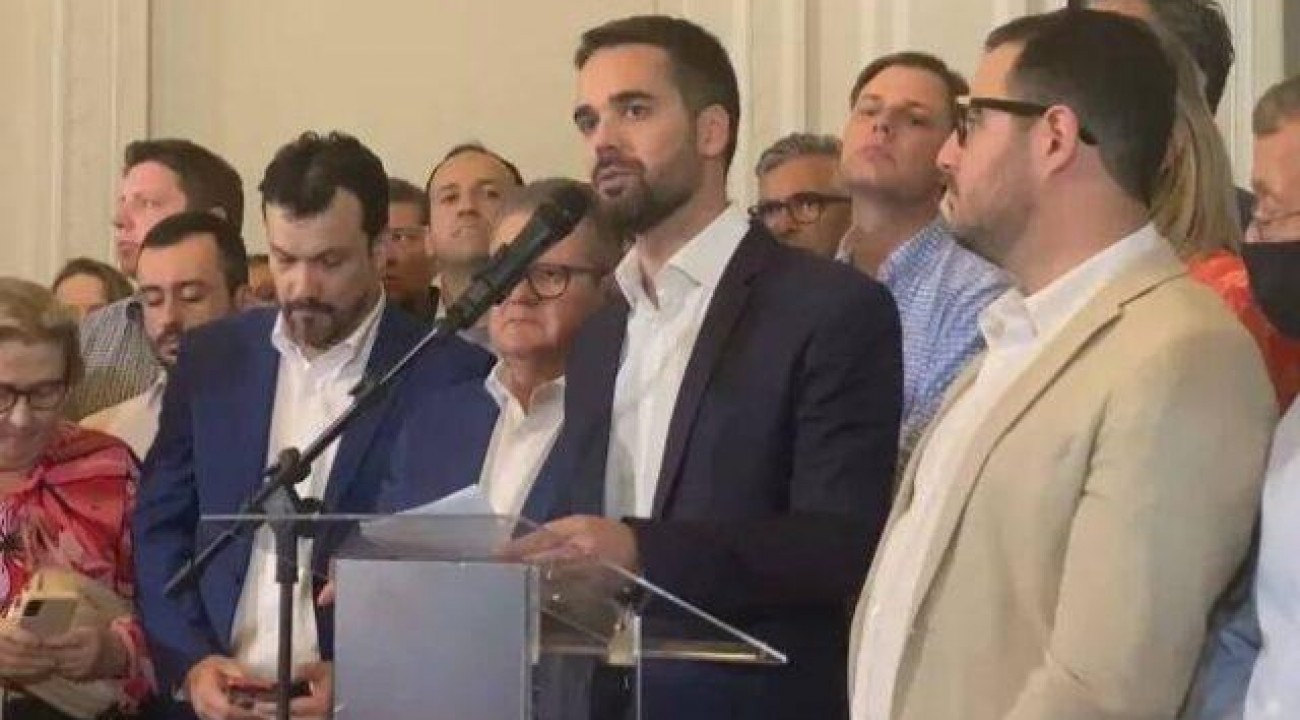 Eduardo Leite renuncia ao governo do Rio Grande do Sul e anuncia permanência no PSDB.