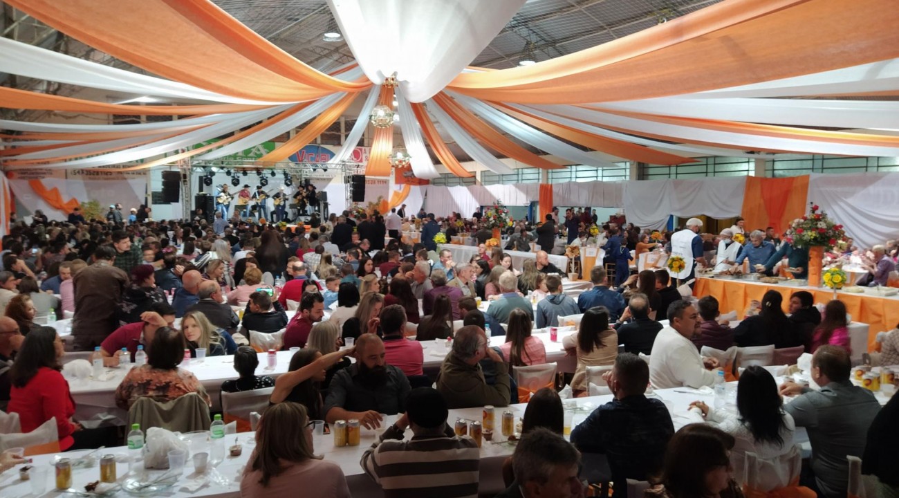 Mais de 600 pessoas prestigiaram o 16º jantar da Agricultura Familiar de Itatiba do Sul.