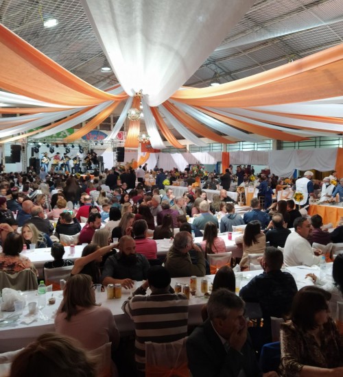 Mais de 600 pessoas prestigiaram o 16º jantar da Agricultura Familiar de Itatiba do Sul.