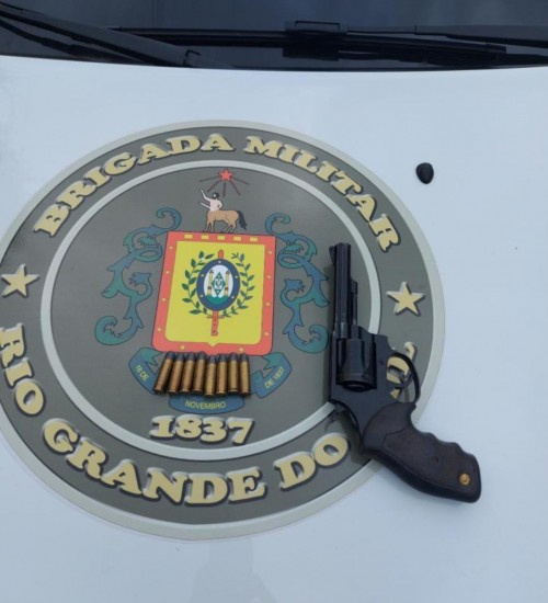 Polícia encontra arma de fogo e munições na cidade de Itatiba do Sul.