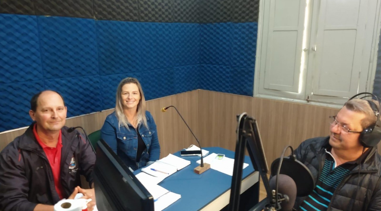 Secretária de Saúde e responsável pelo ESF concedem entrevista à Rádio Cultura.