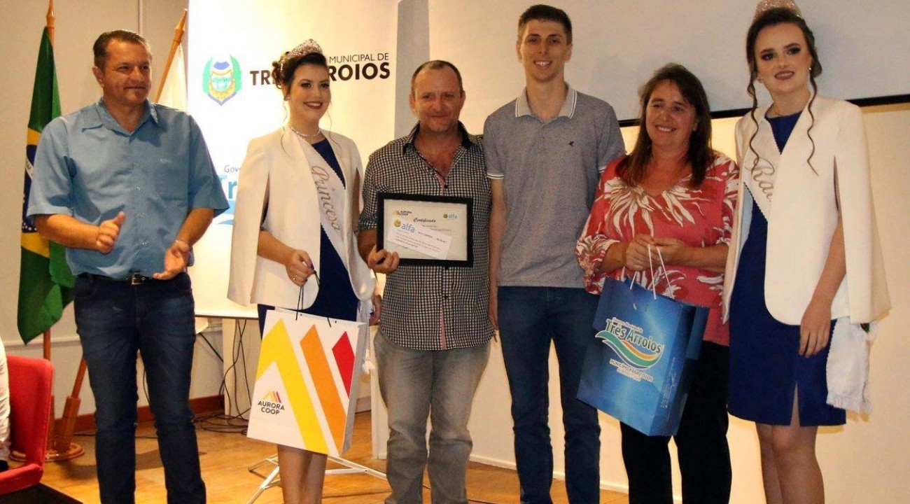 Suinocultores Barrazulenses são destaques na premiação regional.