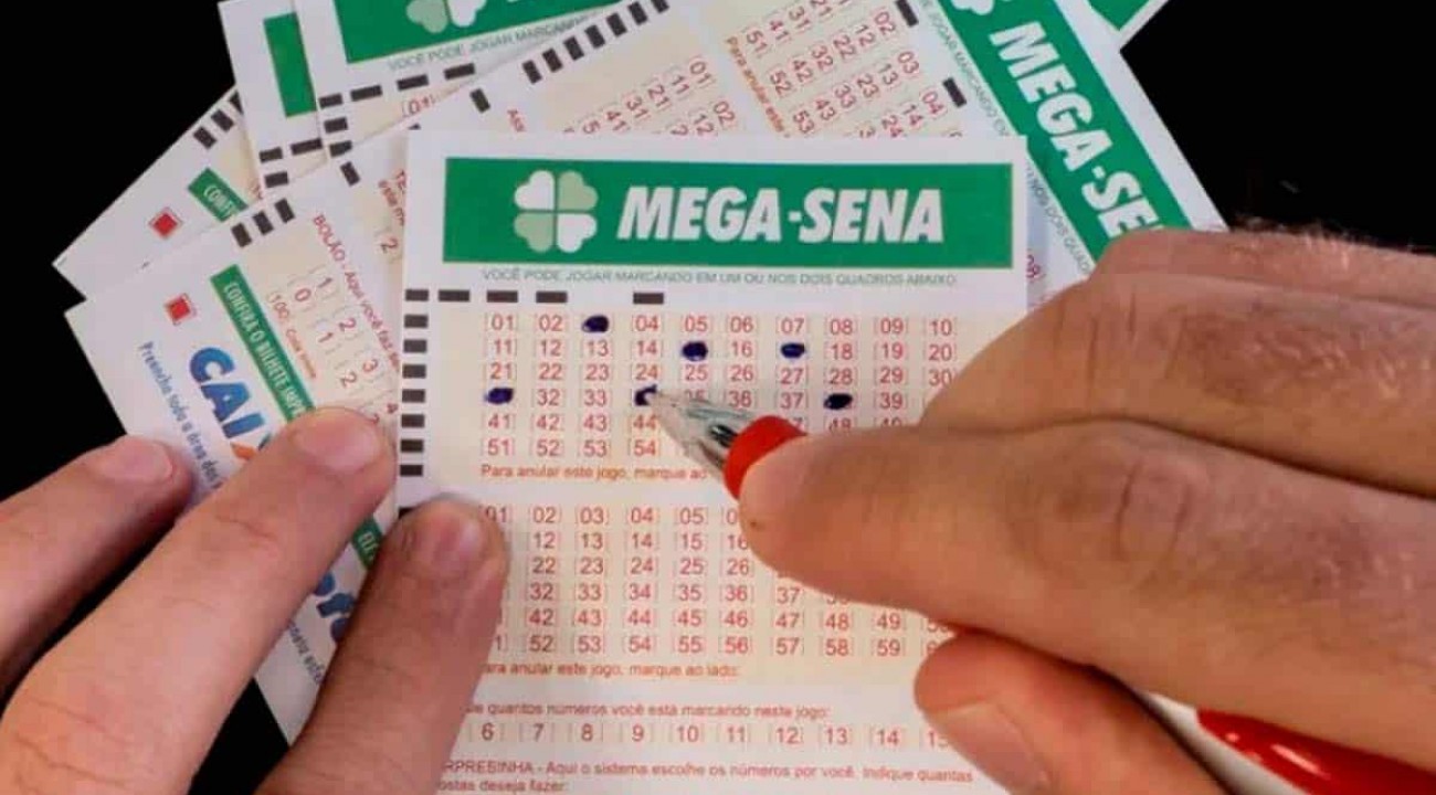 Mega-Sena acumula mais uma vez e pode pagar um prêmio de R$ 300 milhões.