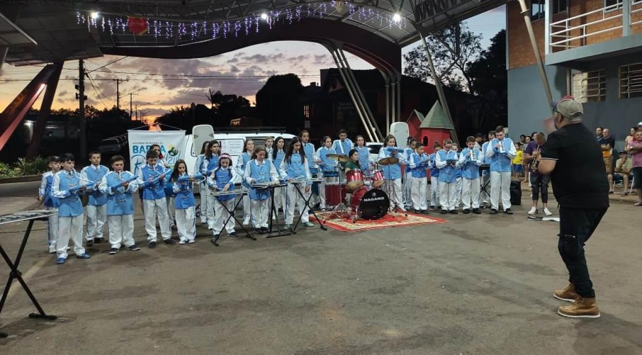 Banda Municipal de Barra do Rio Azul participa de encontro de bandas.