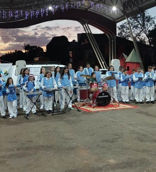 Banda Municipal de Barra do Rio Azul participa de encontro de bandas.