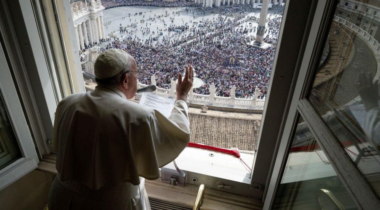 Papa revela que assinou carta de renúncia caso problemas de saúde o impeçam de desempenhar funções.