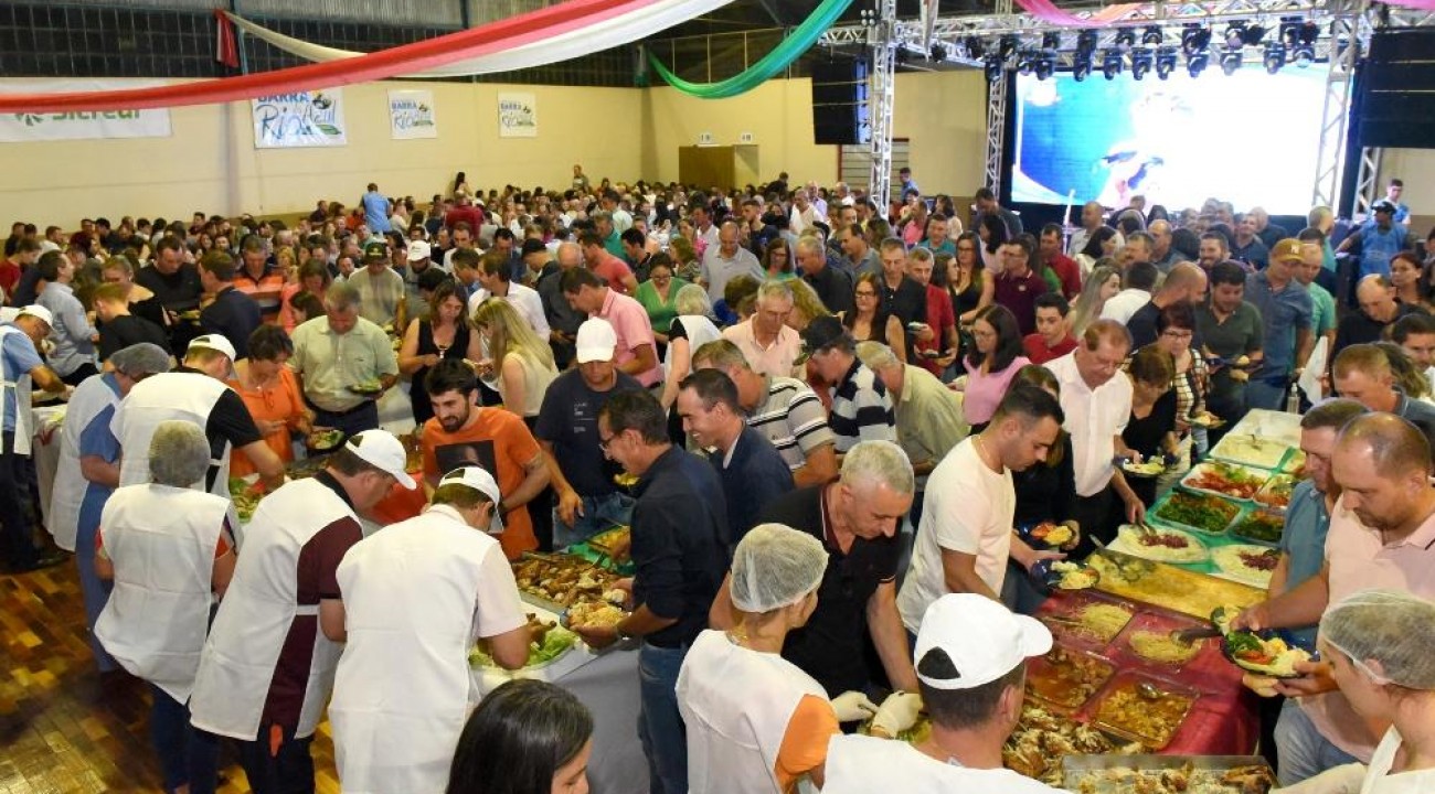 Festa do Frango mais uma vez é realizada com sucesso em Barra do Rio Azul.