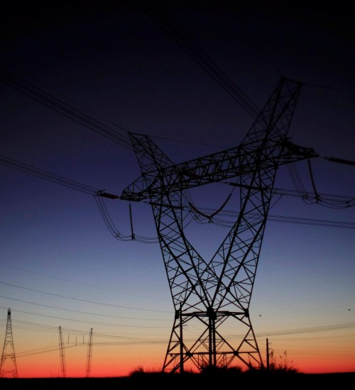 Apagão nacional deixa vários estados e DF sem energia elétrica.