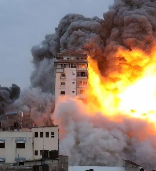 Guerra entre Israel e Hamas já deixou quase 8 mil mortos.