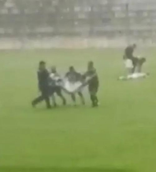 Jogador morre atingido por raio em campo de futebol no Paraná.