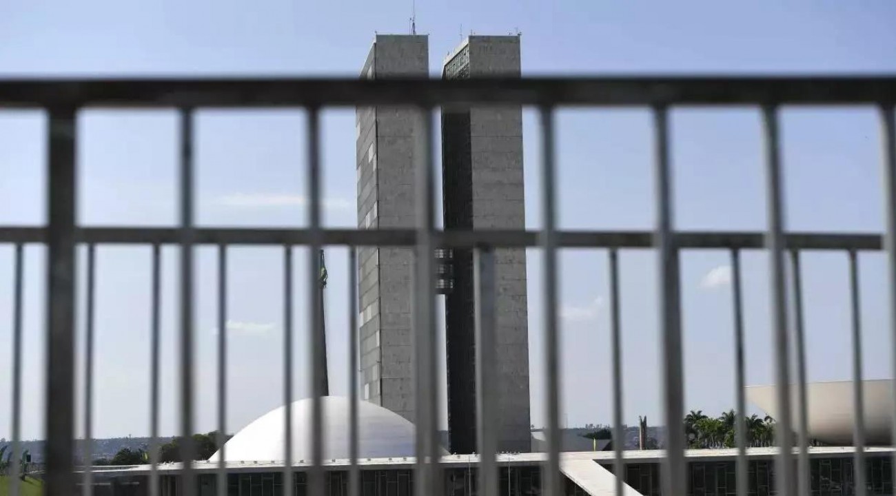 Câmeras, vidros blindados, grades: saiba o que mudou em Brasília após ataques de 8 de janeiro.