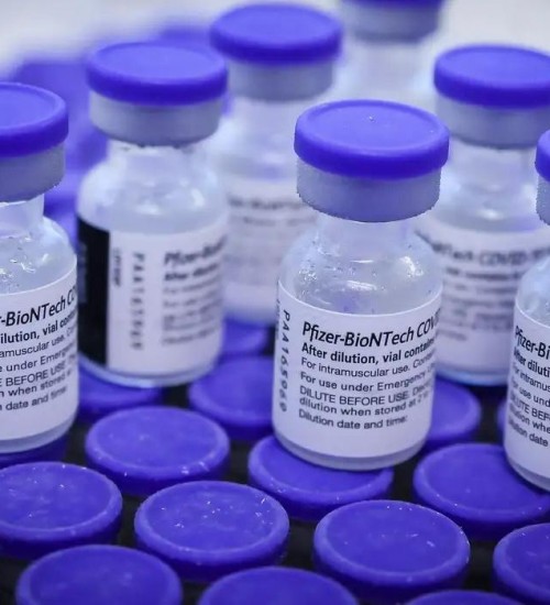 Novas vacinas contra a Covid-19 chegam na próxima semana no Brasil.